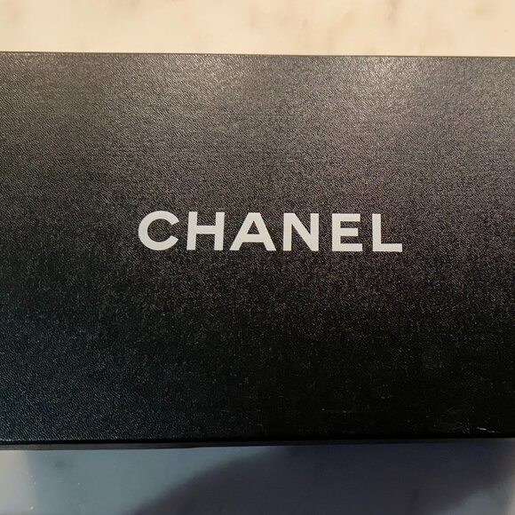 CHANEL T Strap Mary Jane Cap Toe Heels Black Tan Leather CC Logo Pumps 38.8 US8 - Picture 13 of 16